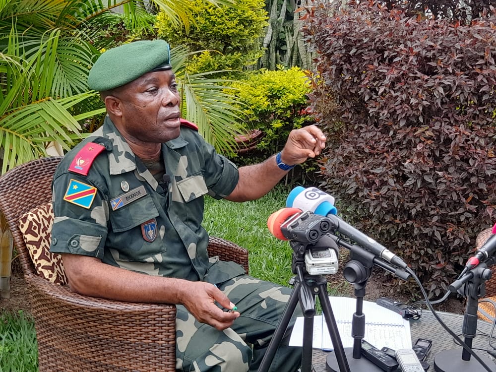 Général Sylvain Ekenge aux politiciens – Radio Oasis